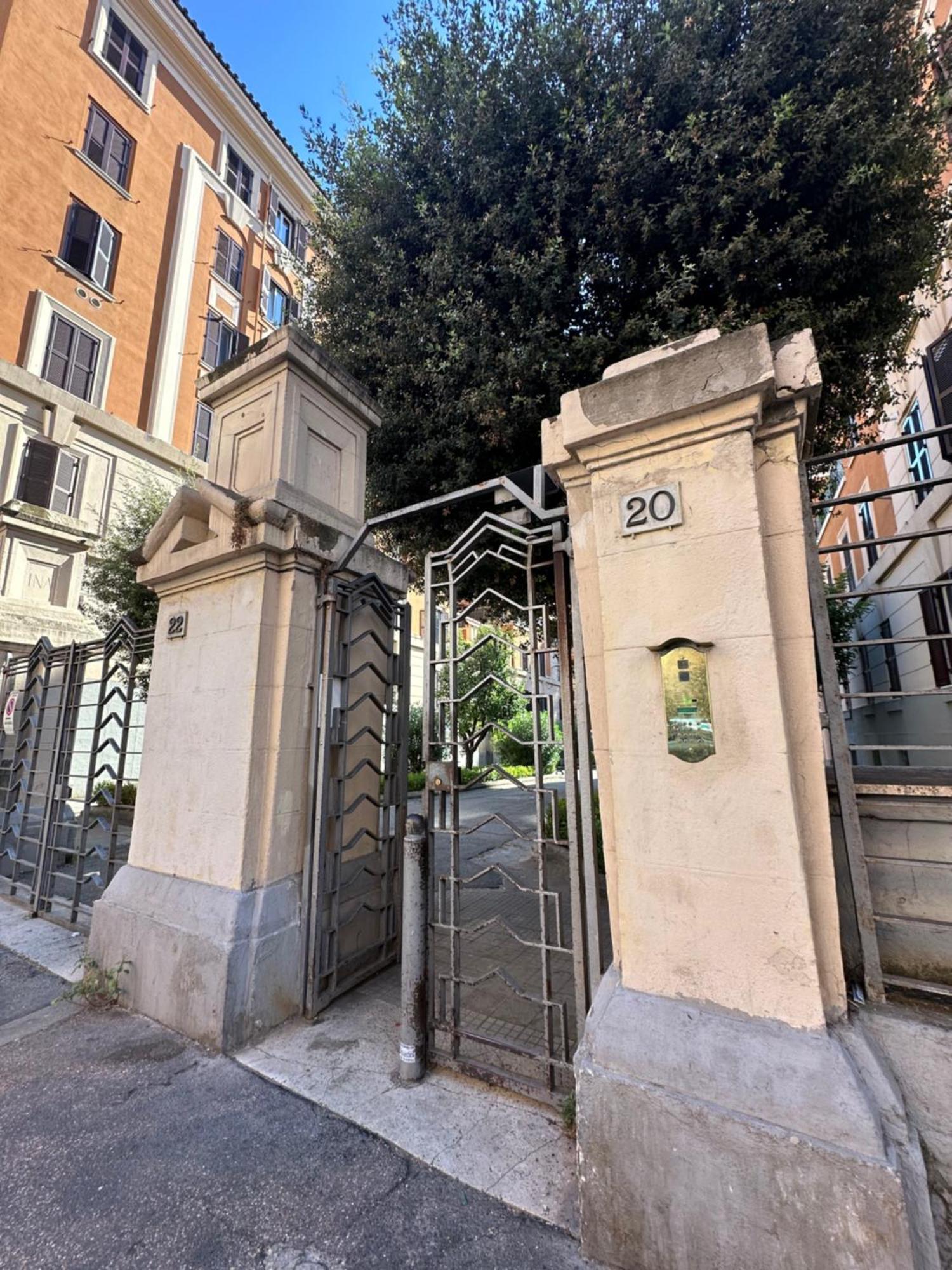 Cozy Enna Rooms - Metro Re Di Roma Exteriör bild